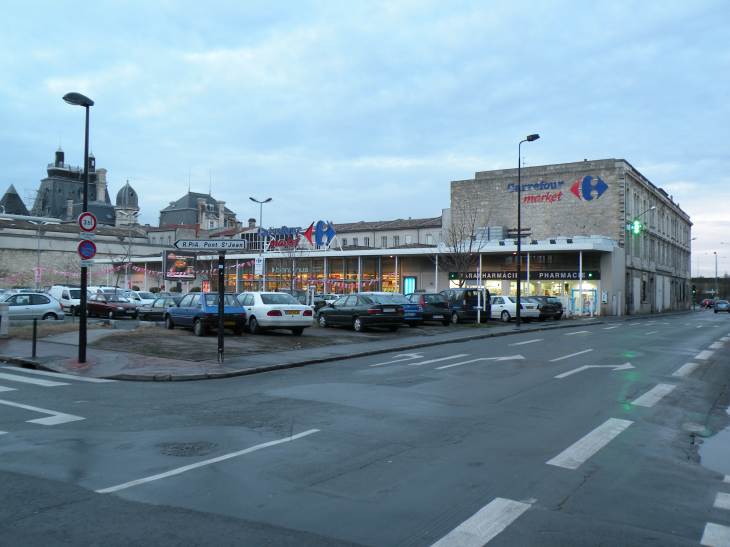  Carrefour Market, quartier Saint-Jean